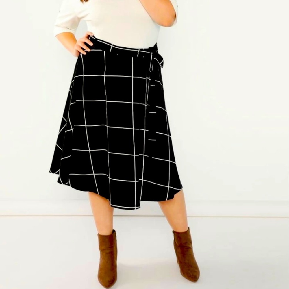 Versatile black and white circular skirt with belt
